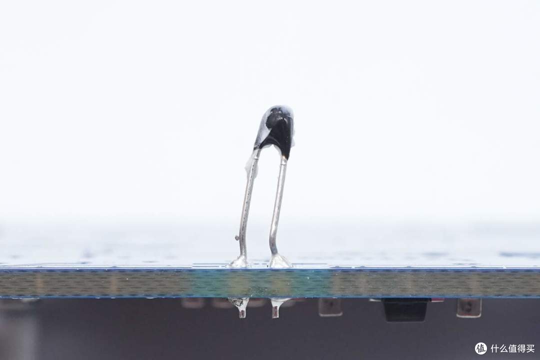 USB-C自带线可当提绳便携，京东京造165W大功率移动电源拆解