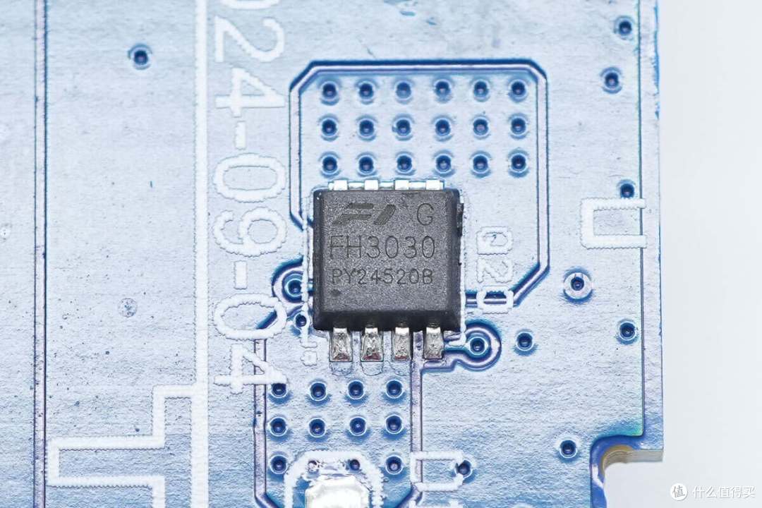 USB-C自带线可当提绳便携，京东京造165W大功率移动电源拆解