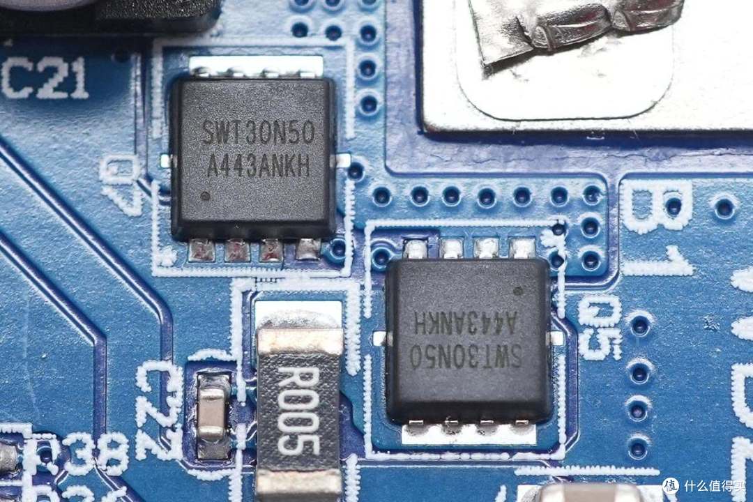 USB-C自带线可当提绳便携，京东京造165W大功率移动电源拆解