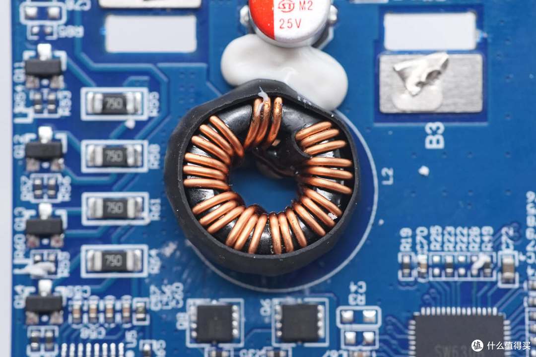 USB-C自带线可当提绳便携，京东京造165W大功率移动电源拆解