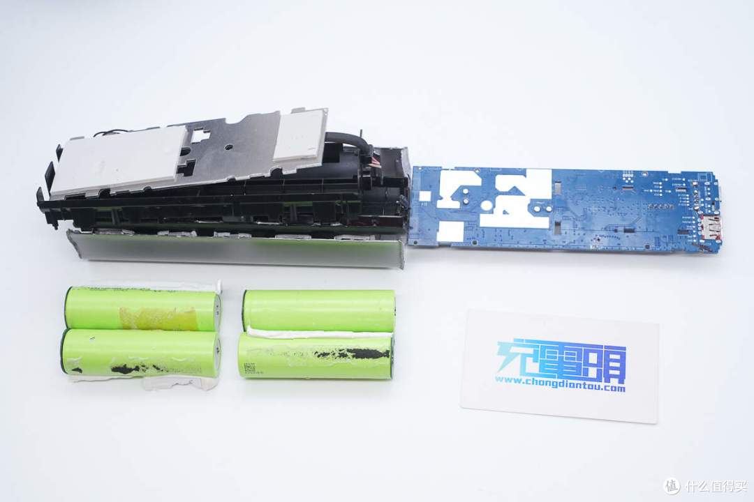 USB-C自带线可当提绳便携，京东京造165W大功率移动电源拆解