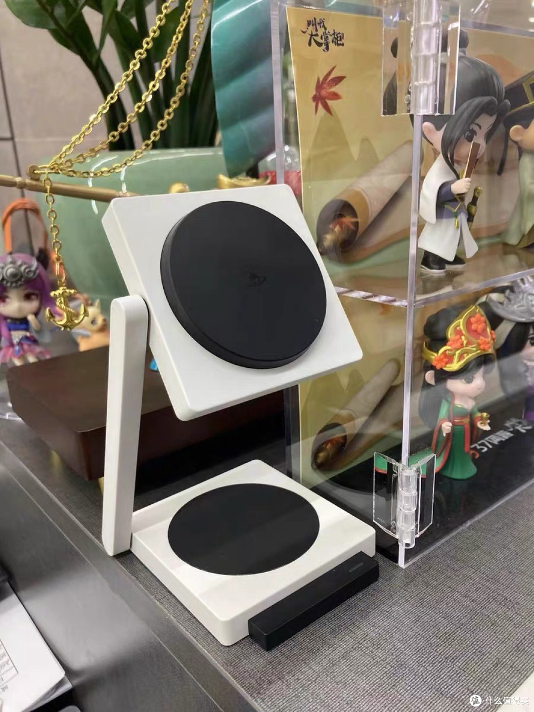 魅族PANDAER二合一无线充:桌面上的极简充电艺术