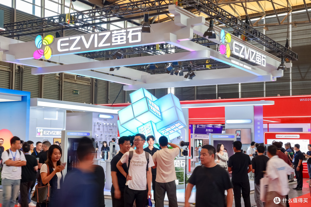 从识别人到理解事，萤石用AI推动入户安全迎来“奇点时刻”