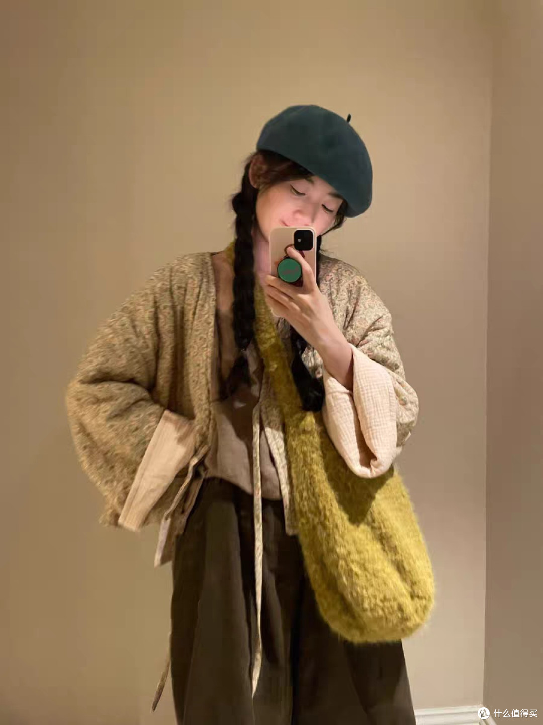 黄果树秋冬软绒斜挎包