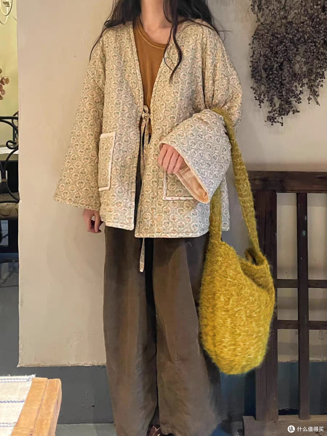 黄果树秋冬软绒斜挎包