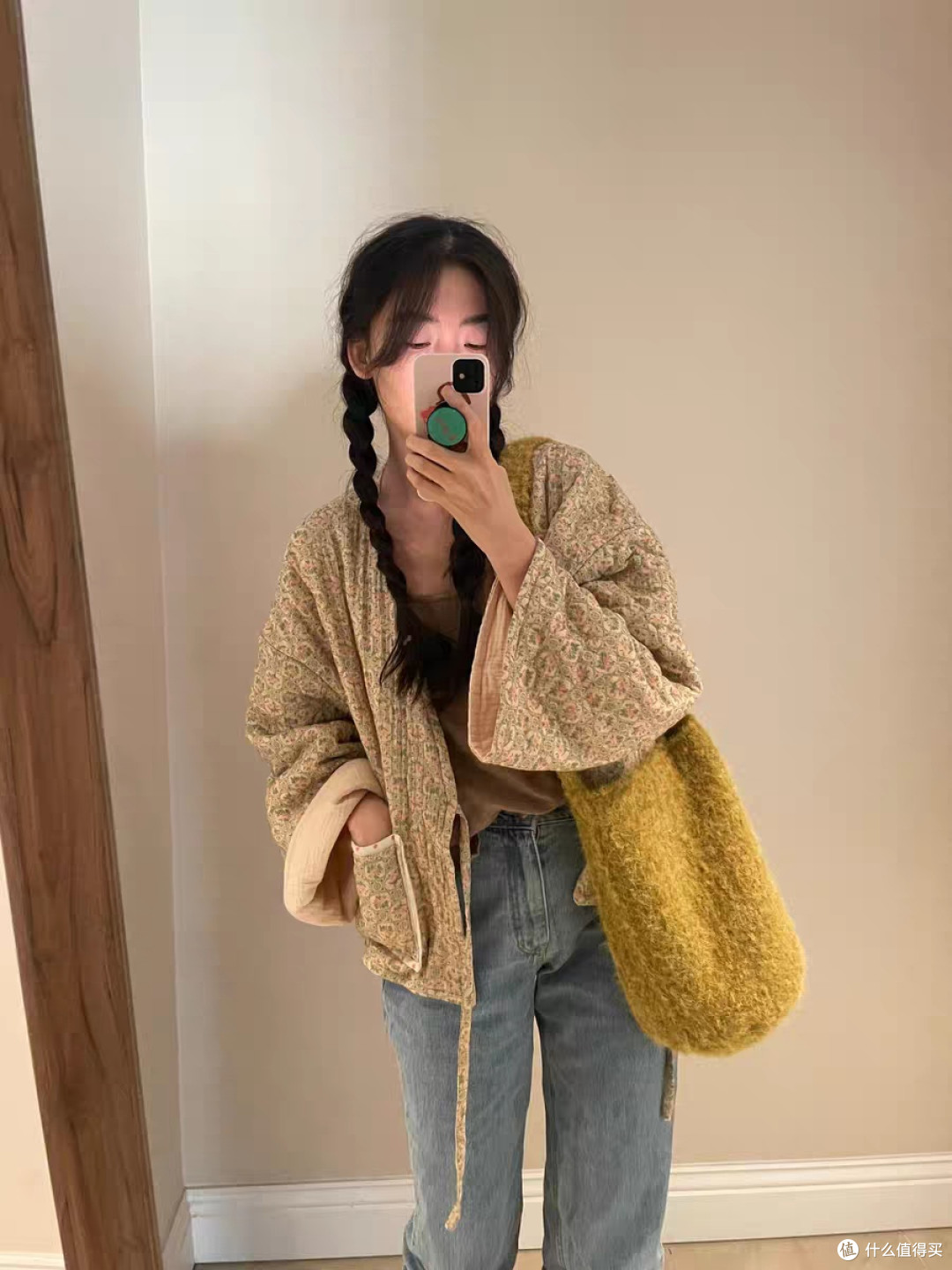 黄果树秋冬软绒斜挎包