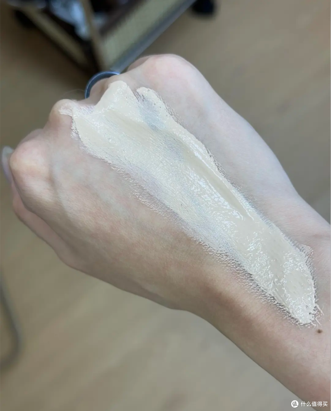 通勤底妆新选择：一款保湿型粉底液的日常体验