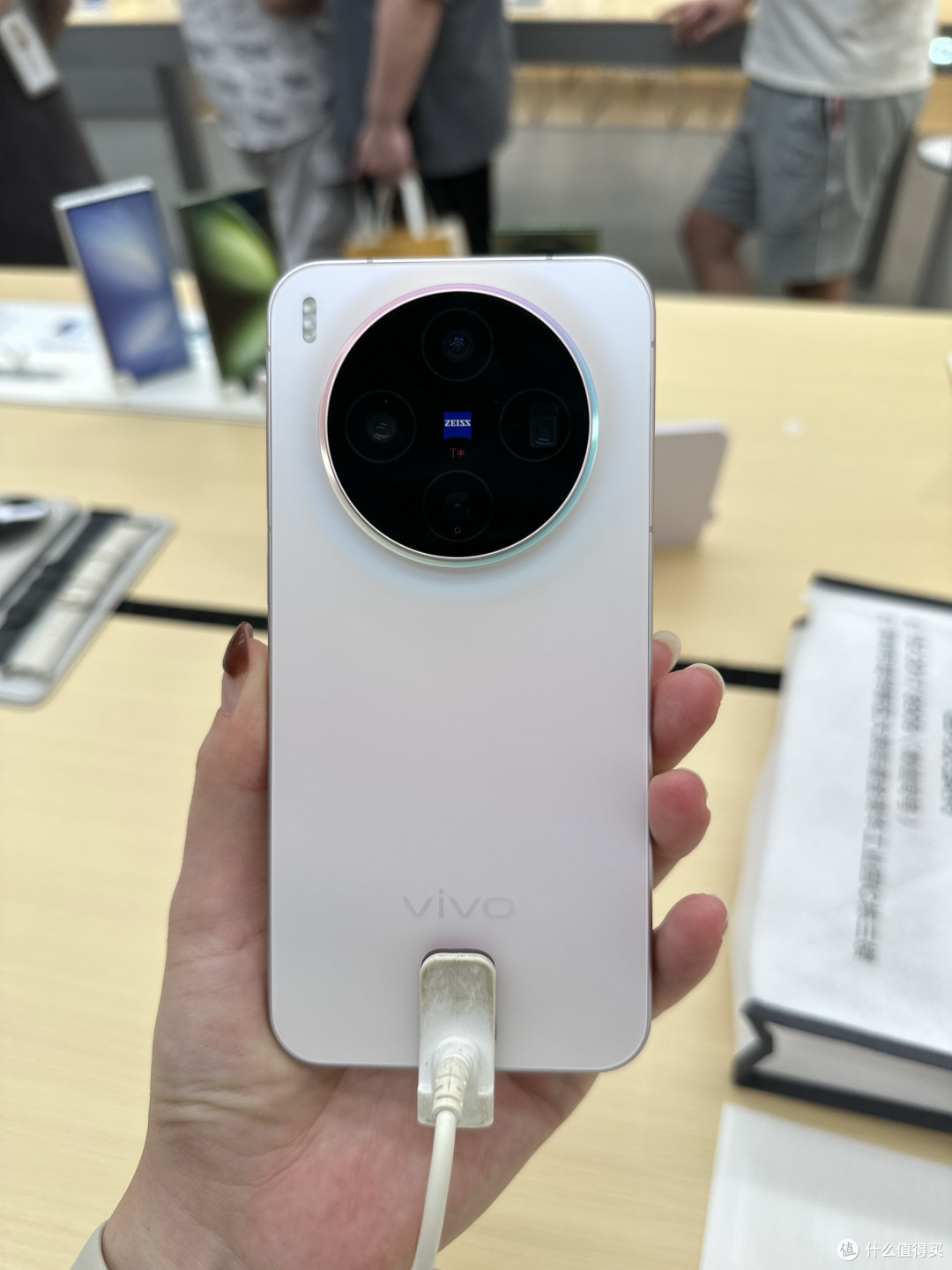 vivo X300系列发布:影像与体验双升级