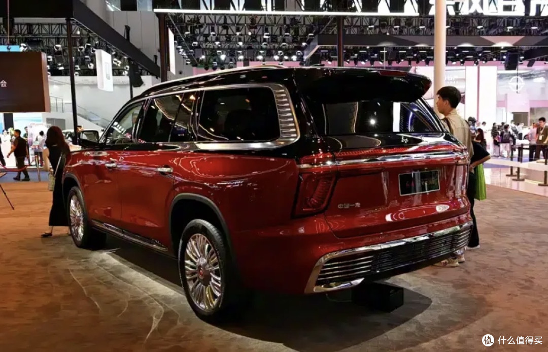 2026款红旗国耀上市,时尚豪华,搭载4.0T+V8引擎,售价156万起!