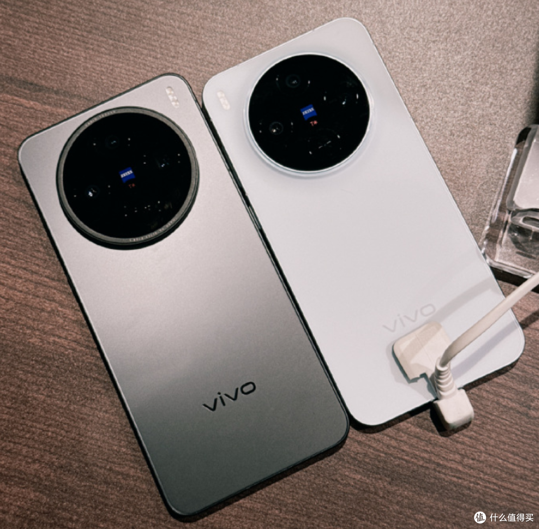 vivo突然发布两款新机,2亿像素+天玑9500,开卖直接“变相降价”