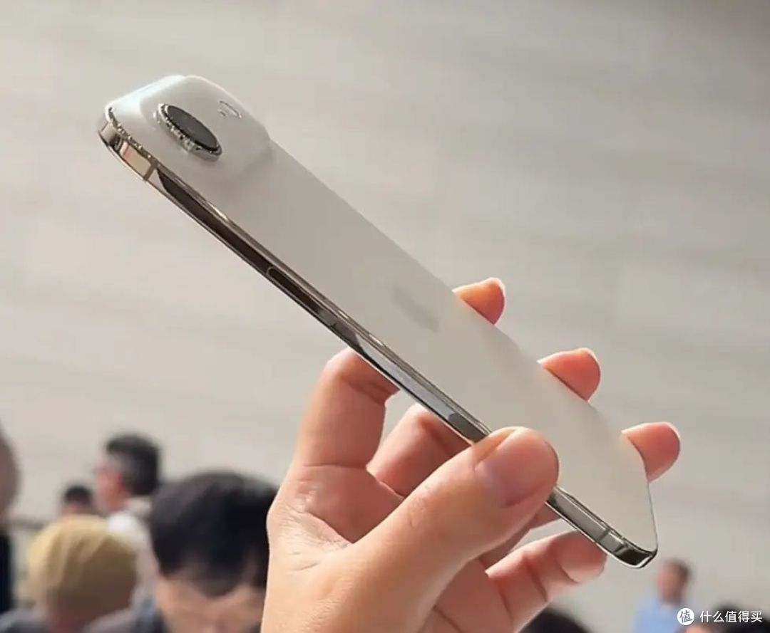 库克抖音直播官宣iPhone Air,eSIM时代要来了,撬动中国市场?