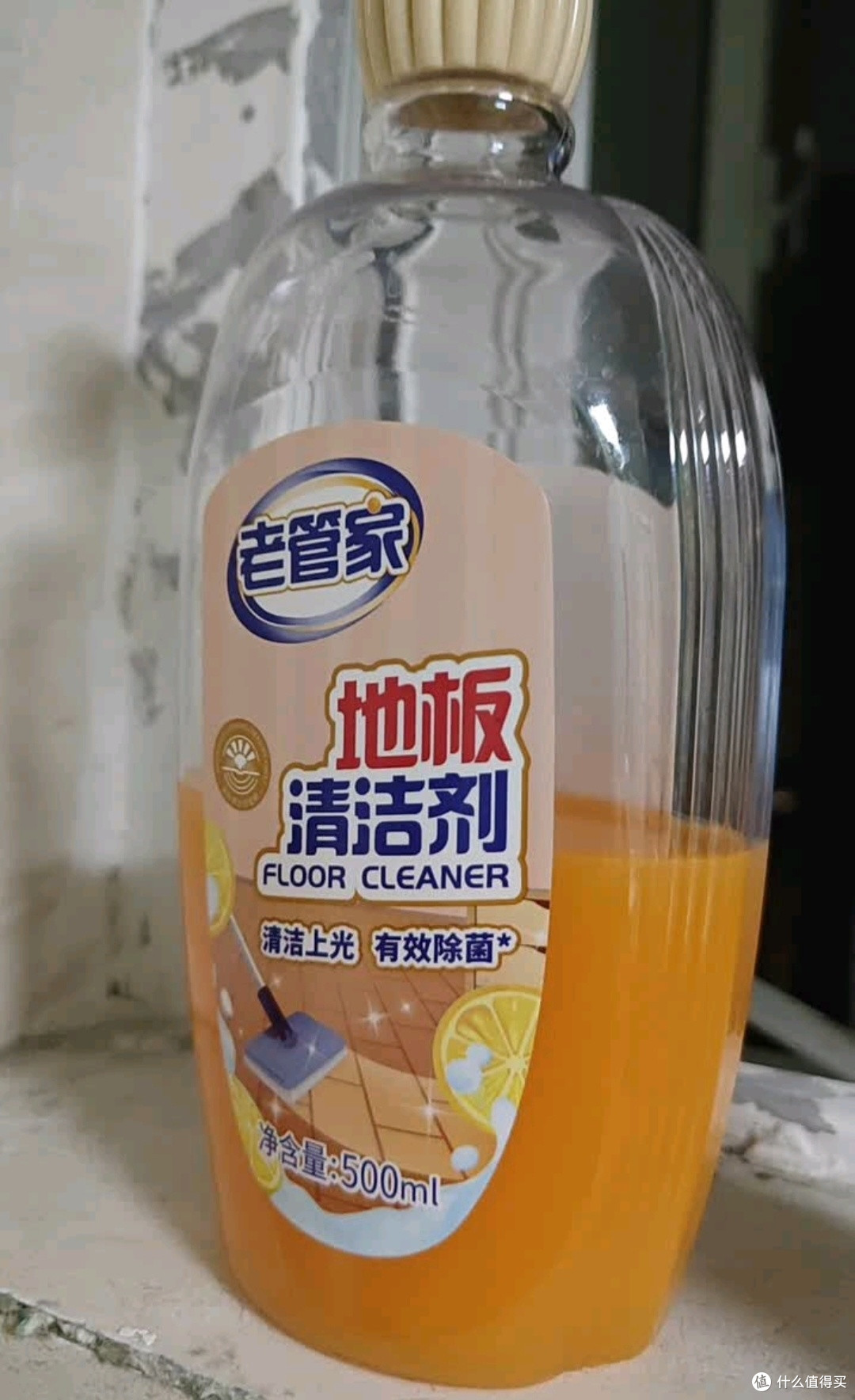 餐后清洁不费力，老管家地板清洁剂是我的小救星