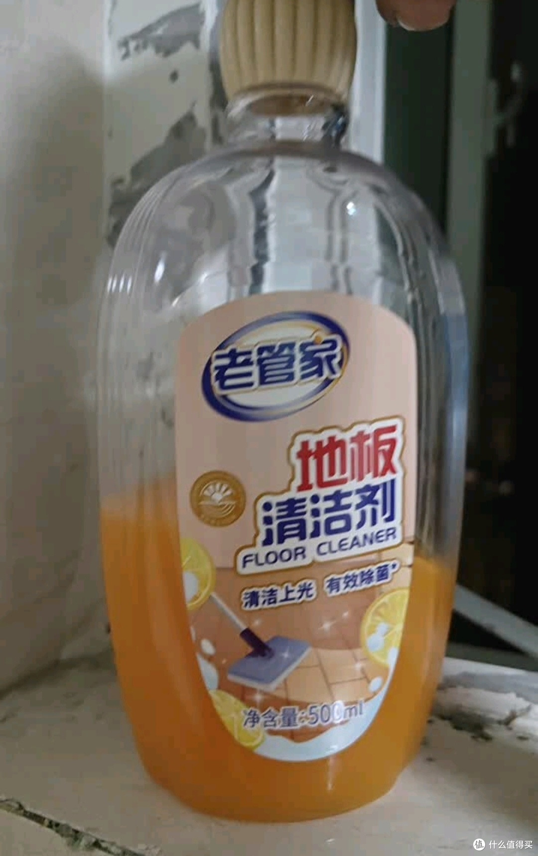餐后清洁不费力，老管家地板清洁剂是我的小救星