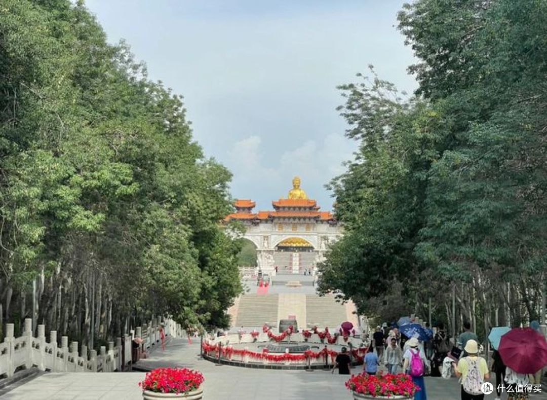 去乌鲁木齐红光山,看看蓝光湖观景台,秋天最美打卡地!