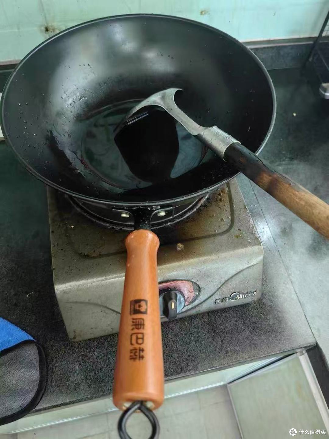 被康巴赫二代铁锅圈粉!无涂层不粘还轻巧,厨房小白也能变大厨