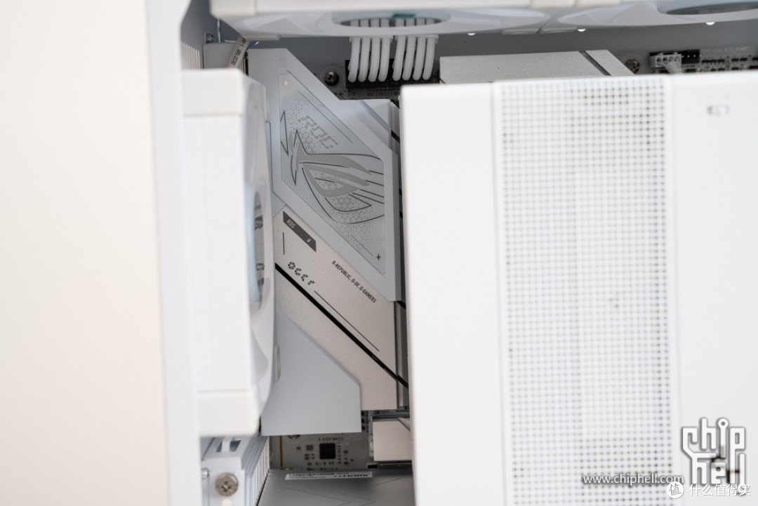纯白风冷主机，分形工艺 Epoch + ROG B850-A + 华硕 TX 5070