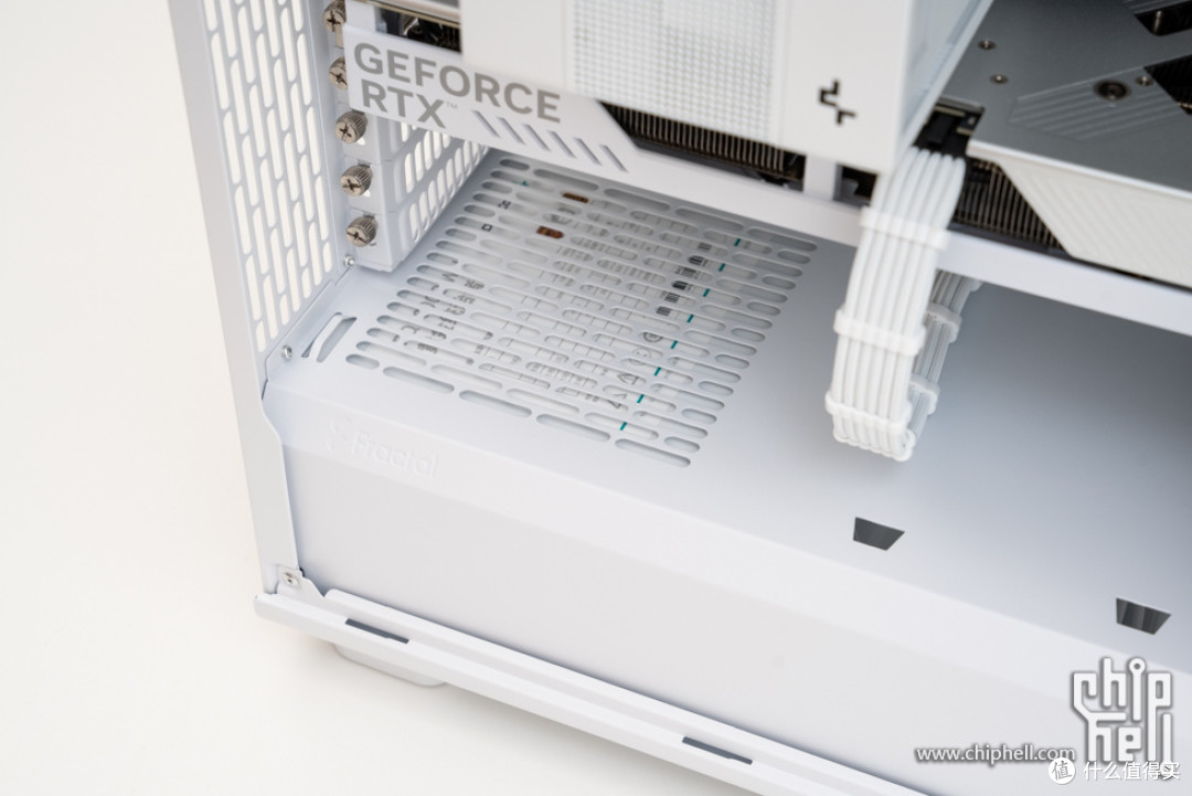 纯白风冷主机，分形工艺 Epoch + ROG B850-A + 华硕 TX 5070
