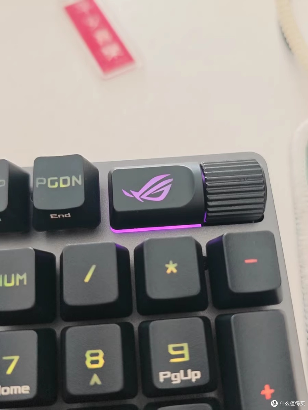 ROG游侠2 RX98无线版:三模连接与RGB神光