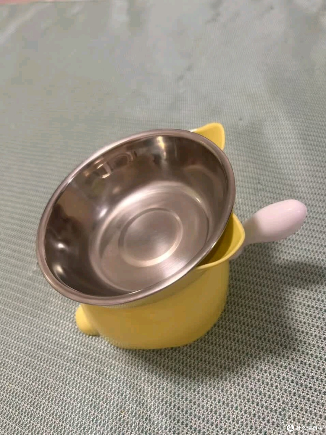双碗防滑设计，宠物用餐无忧