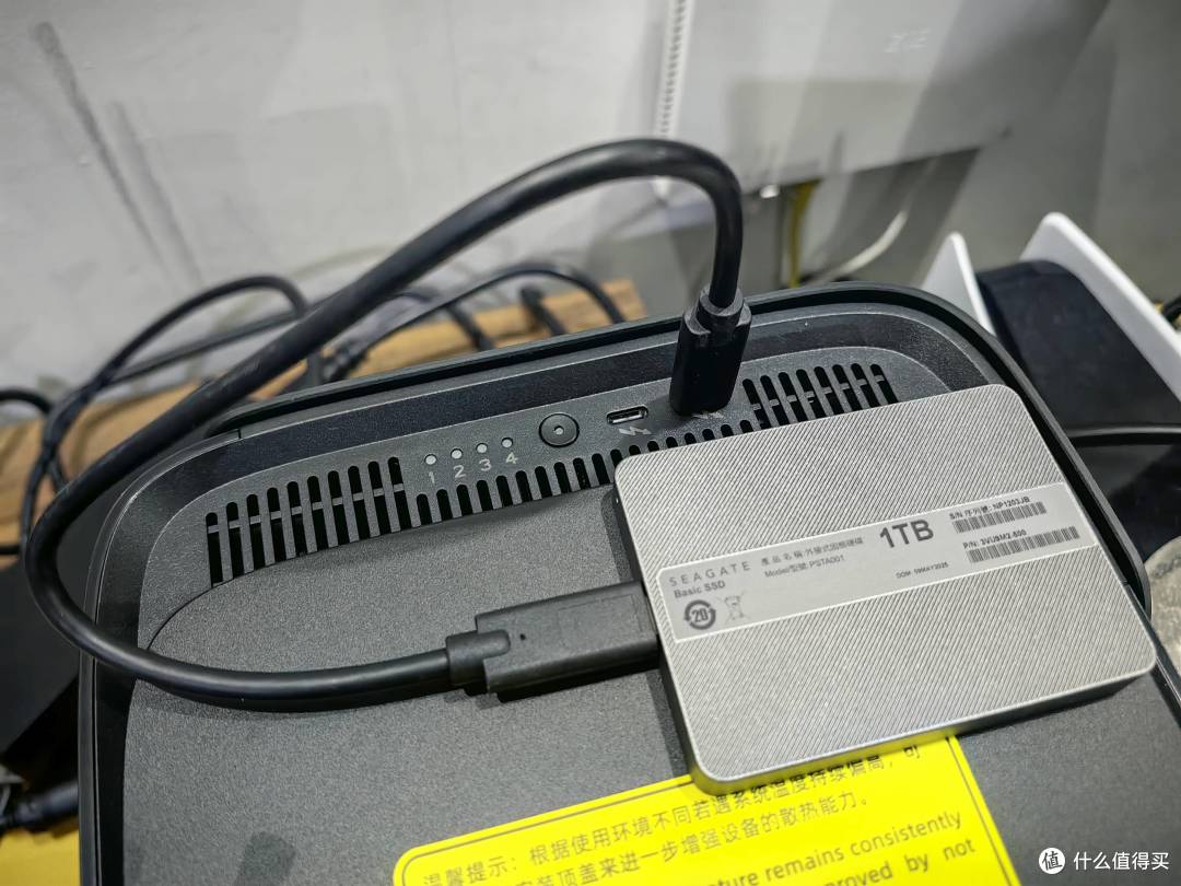 极空间Z425首发评测:顶级配置,性能炸裂,面向未来的AI NAS旗舰