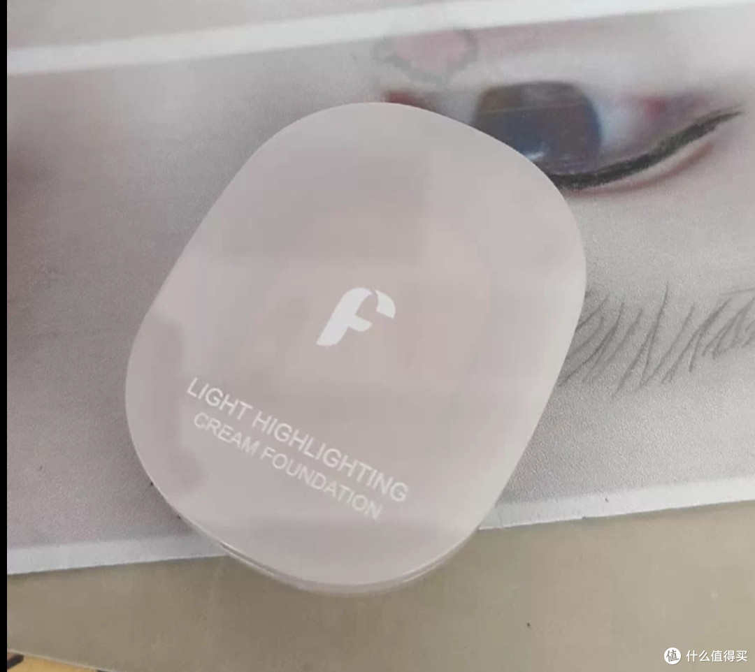 纯欲嘭嘭粉高光膏:遮瑕提亮