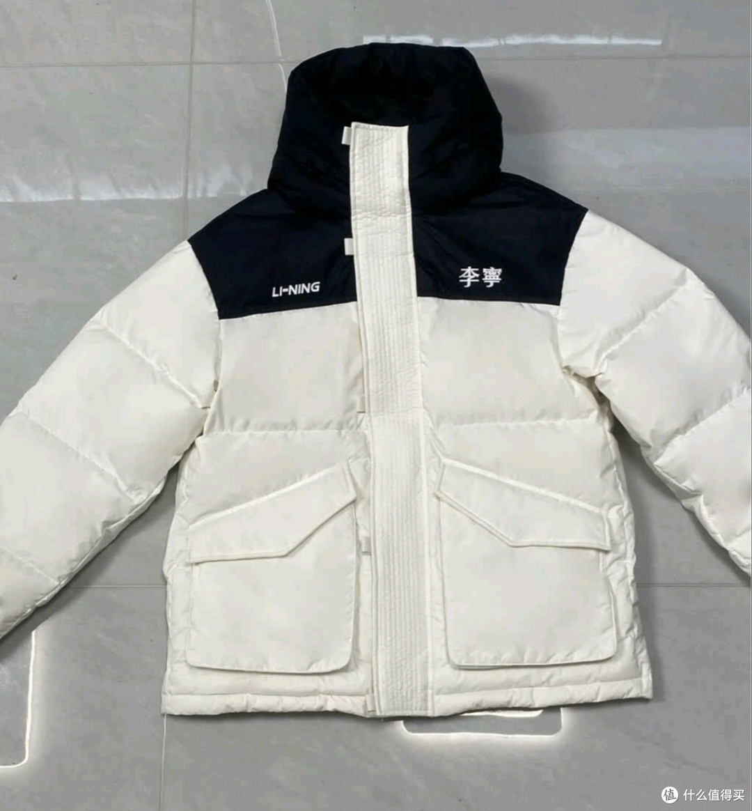 李宁火锅羽绒服AYMV435:科技与潮流兼具的保暖利器