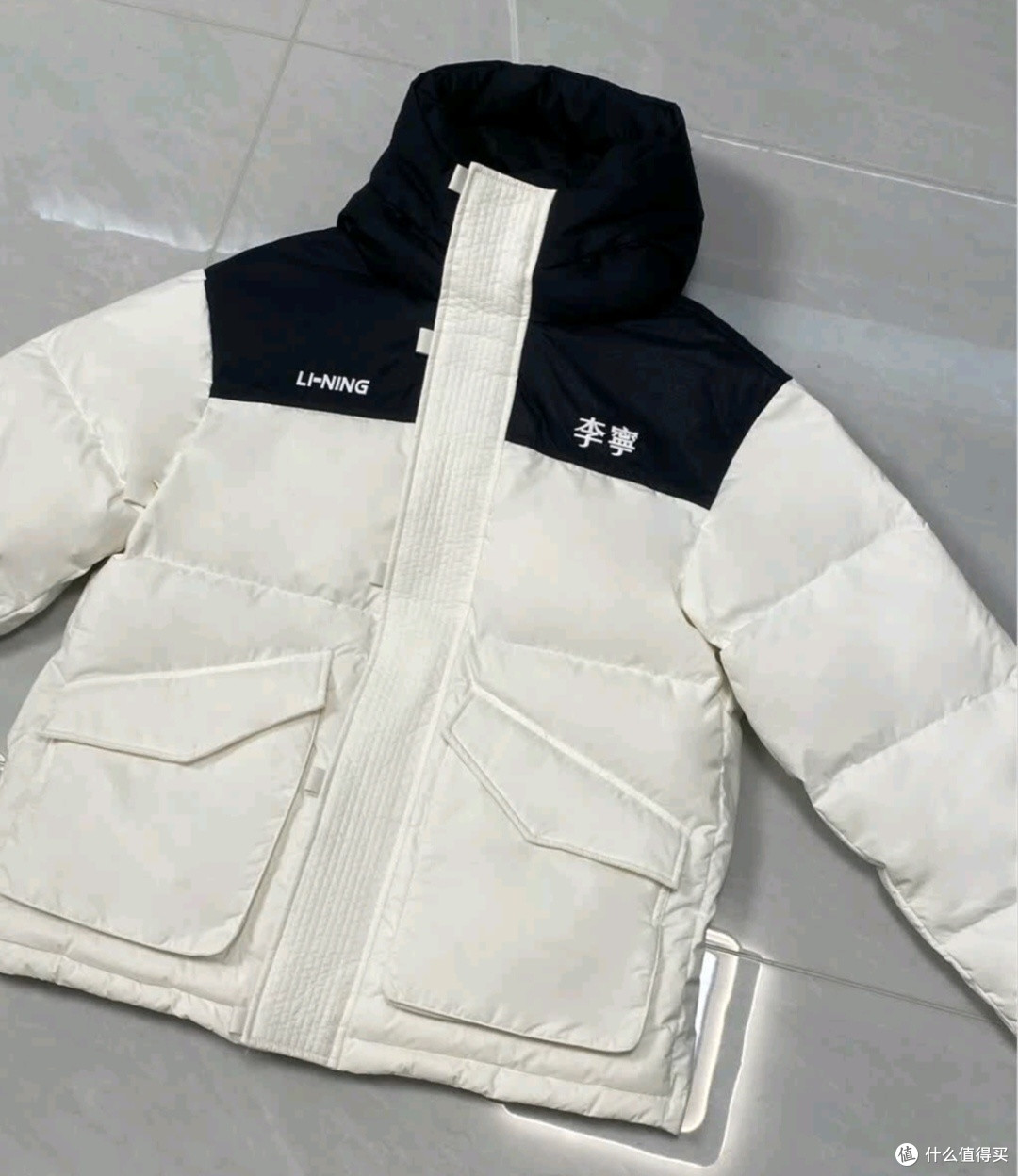 李宁火锅羽绒服AYMV435:科技与潮流兼具的保暖利器
