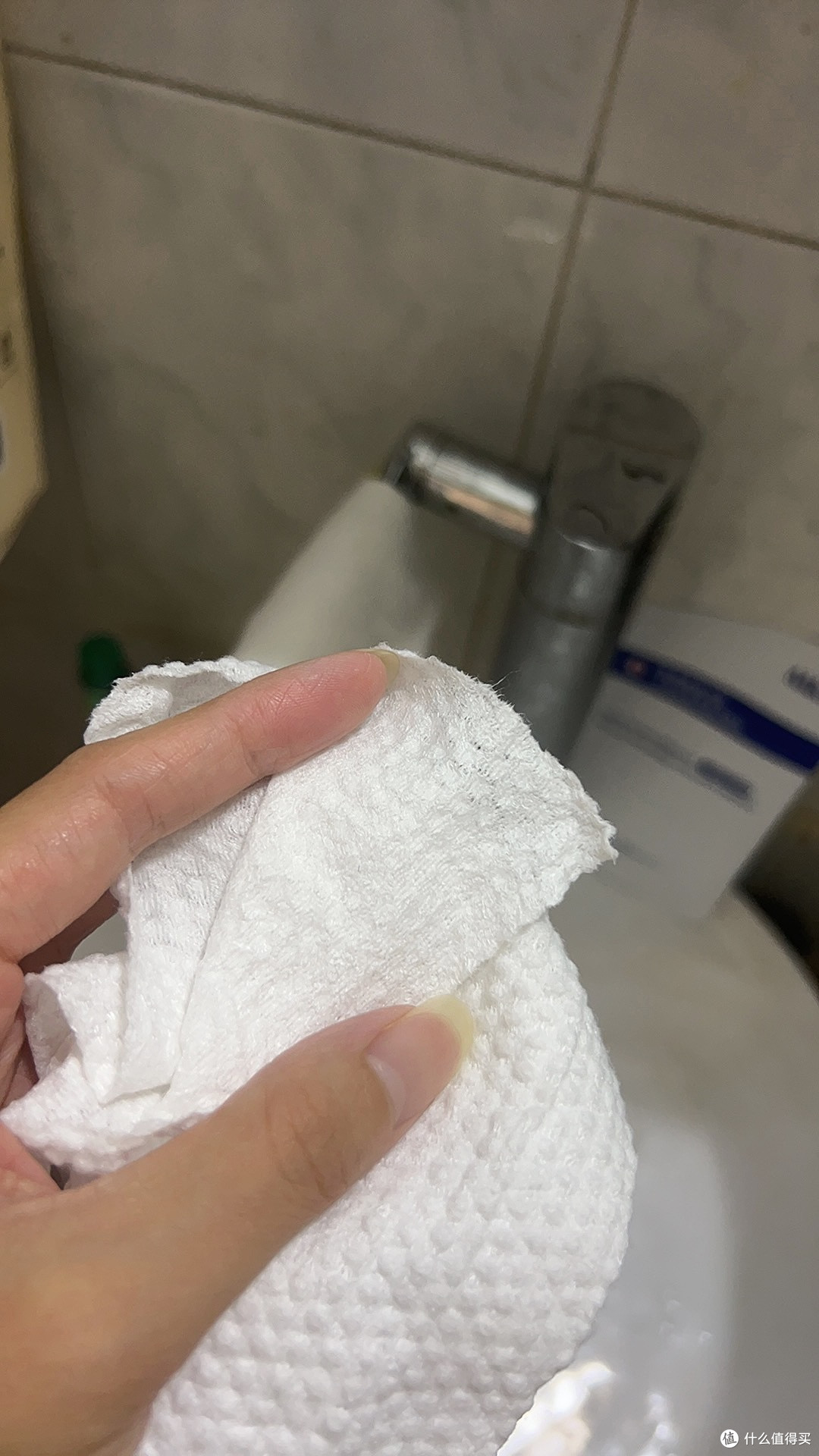 洗脸巾使用误区揭秘:正确用法才不踩“化学伤害”坑
