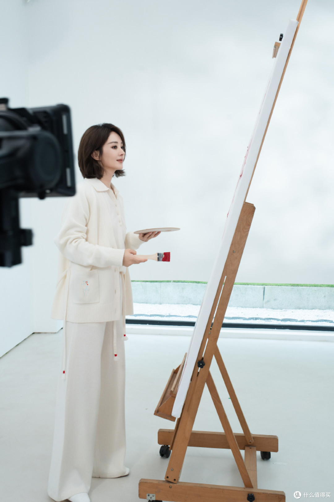 从甜妹到清冷女王,赵丽颖的白色系穿搭,温柔又高级