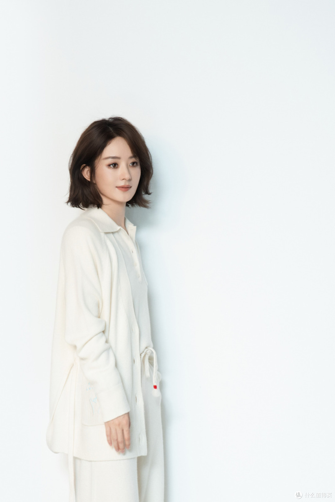 从甜妹到清冷女王,赵丽颖的白色系穿搭,温柔又高级