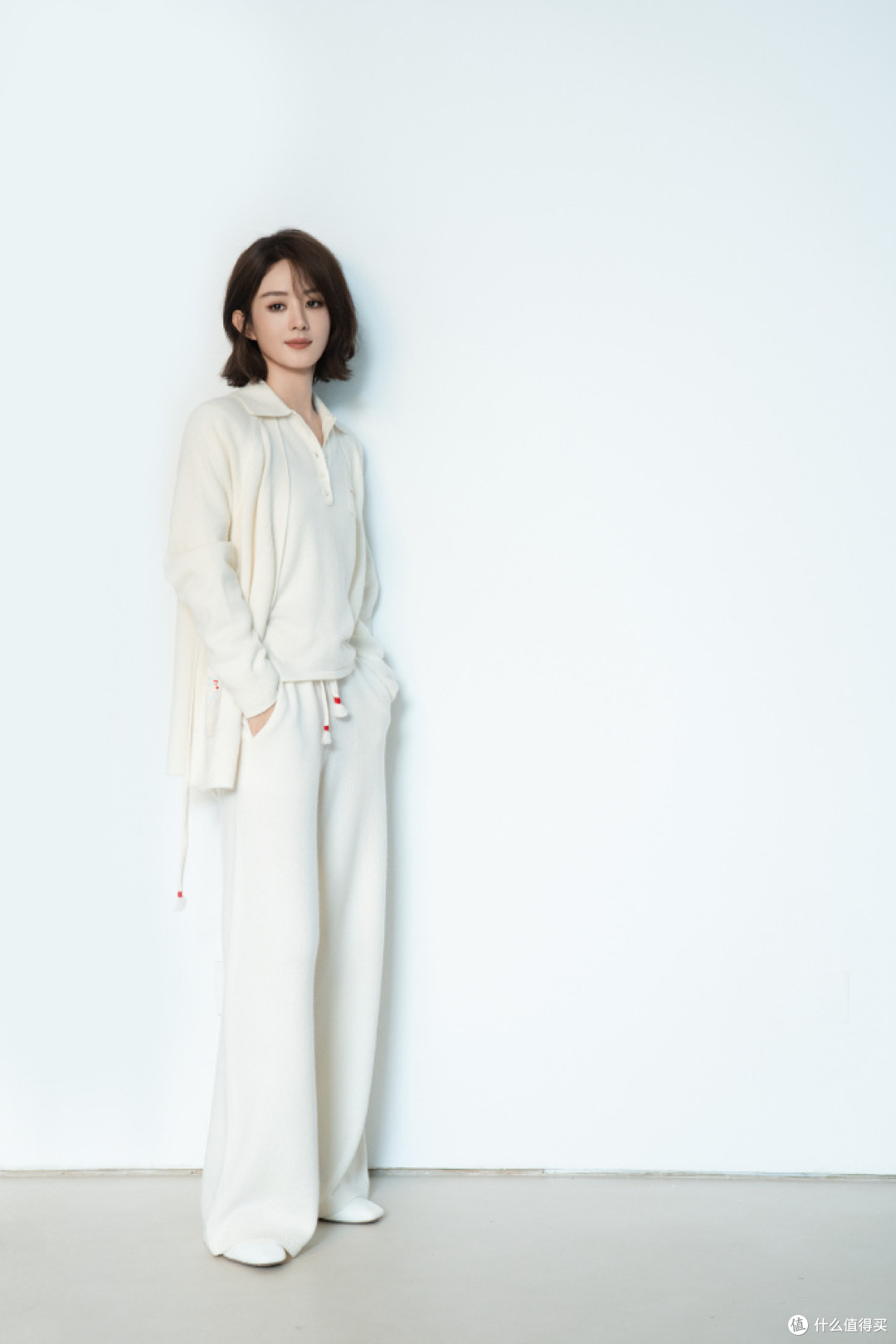 从甜妹到清冷女王,赵丽颖的白色系穿搭,温柔又高级