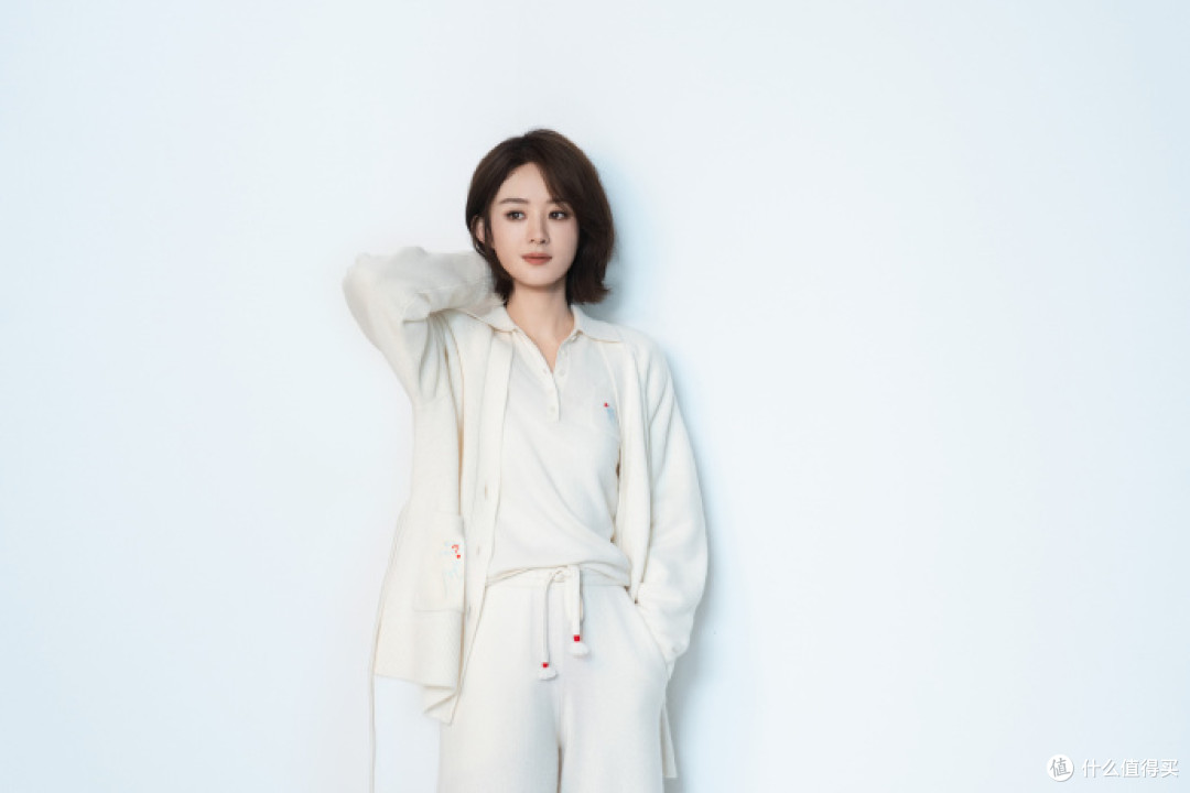 从甜妹到清冷女王,赵丽颖的白色系穿搭,温柔又高级