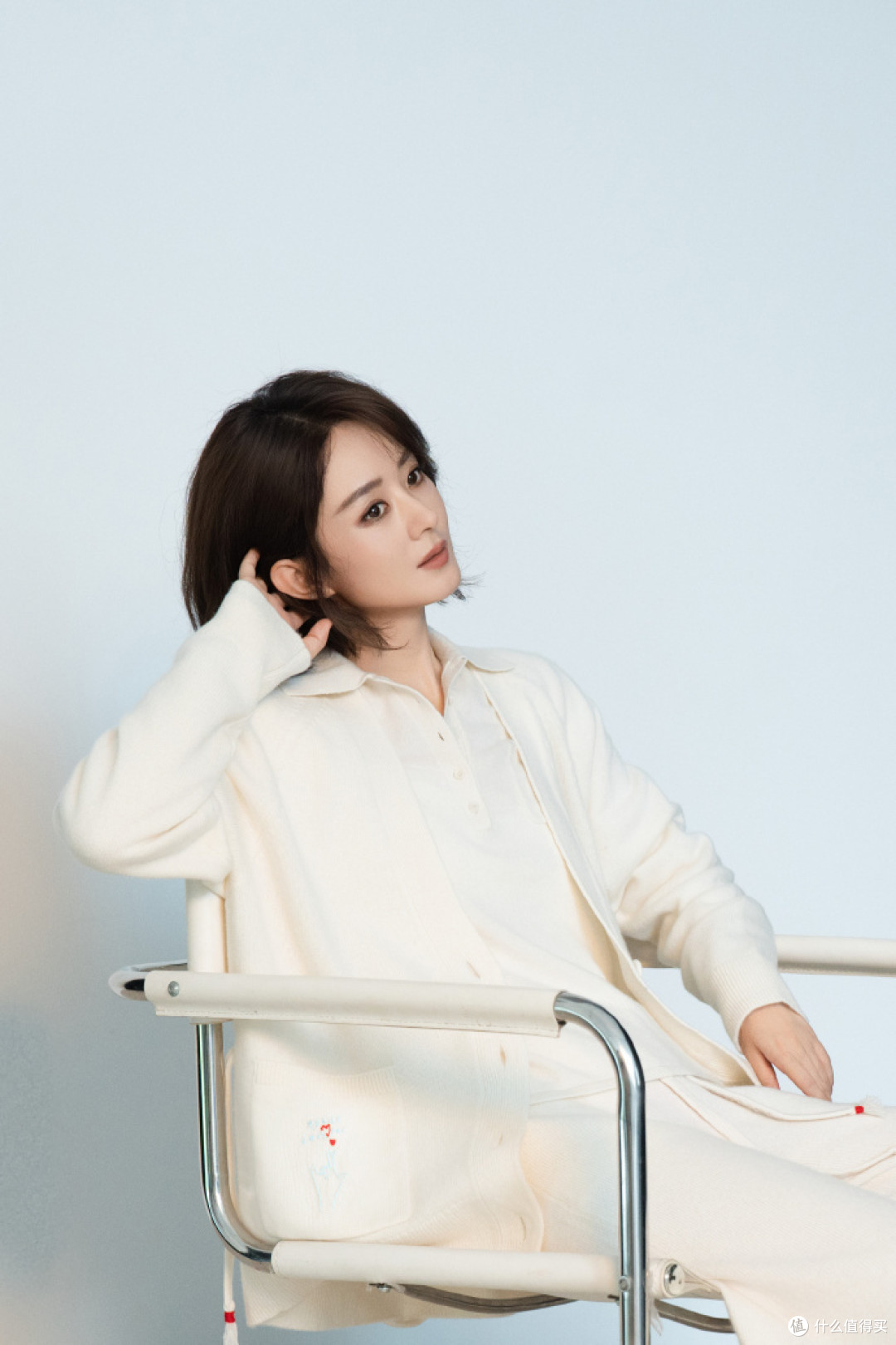 从甜妹到清冷女王,赵丽颖的白色系穿搭,温柔又高级