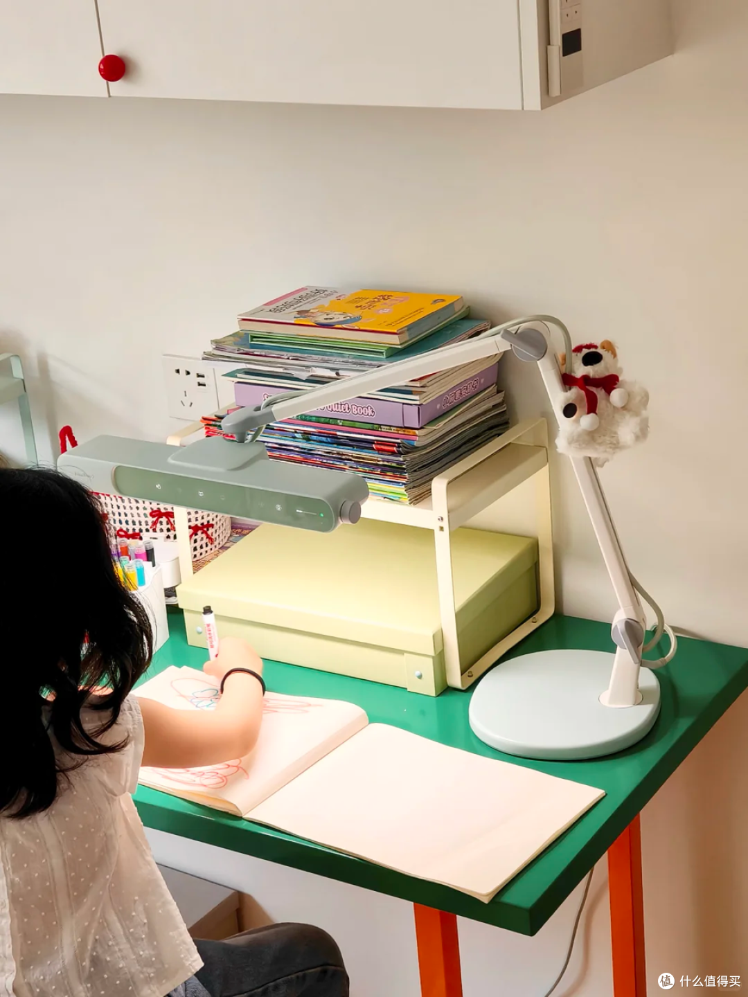 儿童护眼台灯排行榜:孩子偏爱鲜艳灯罩,家长如何两全其美?