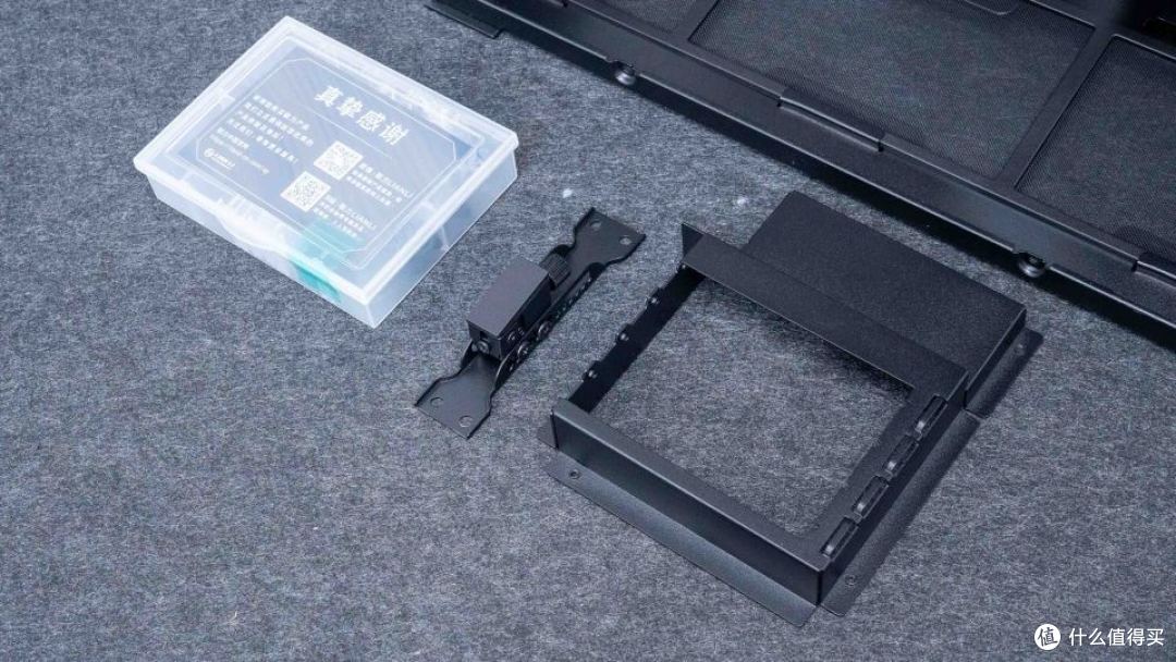 二次元装机:撼讯9070XT夜岚+七彩虹B850M超级黑刃+联力miniV2