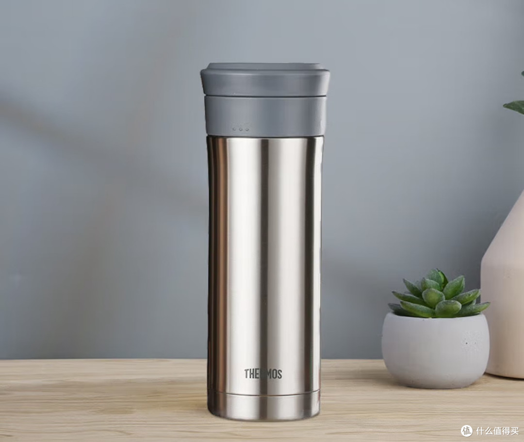 这款保温杯内置茶漏、杯口防烫、保温持久，专为喝茶人士设计
