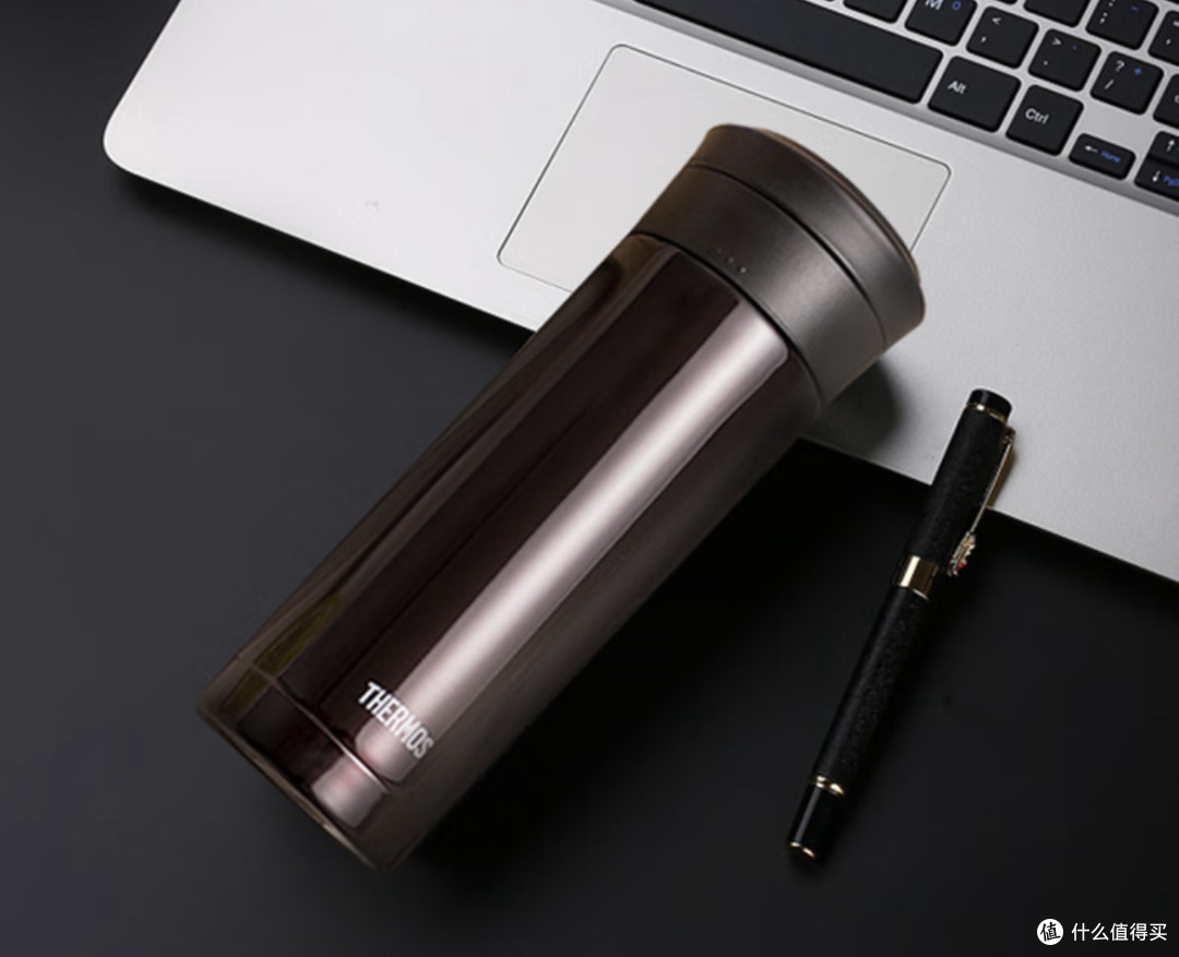 这款保温杯内置茶漏、杯口防烫、保温持久，专为喝茶人士设计
