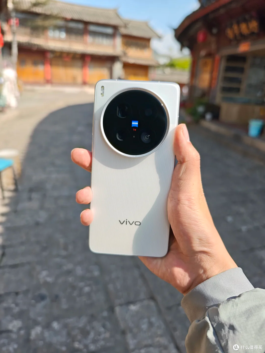 vivo X200 Ultra银调:屏幕与性能的完美结合