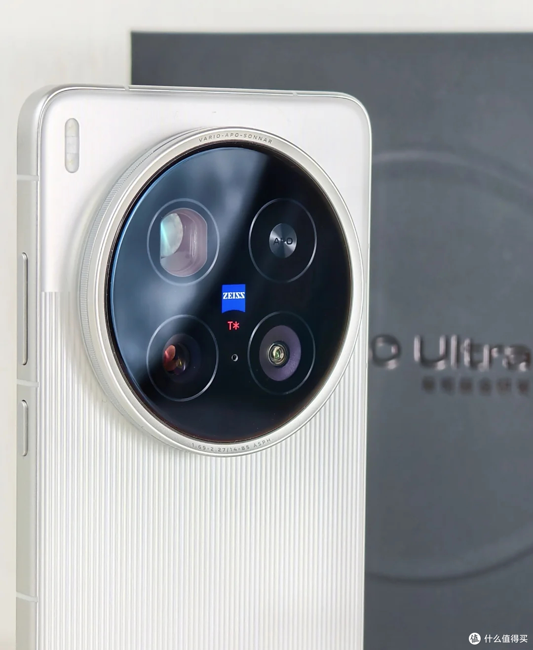vivo X200 Ultra银调:屏幕与性能的完美结合