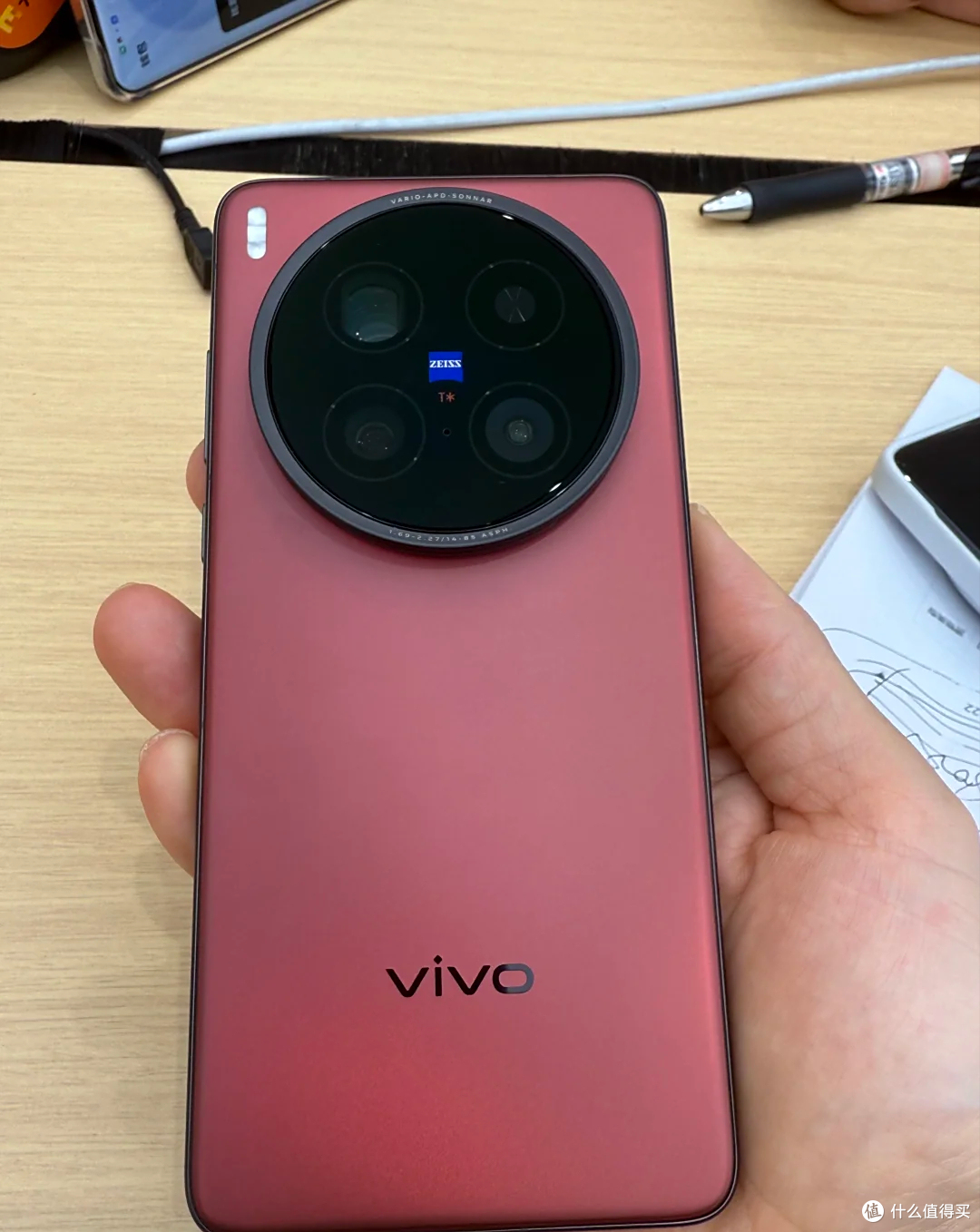 vivo X200 Ultra银调:屏幕与性能的完美结合