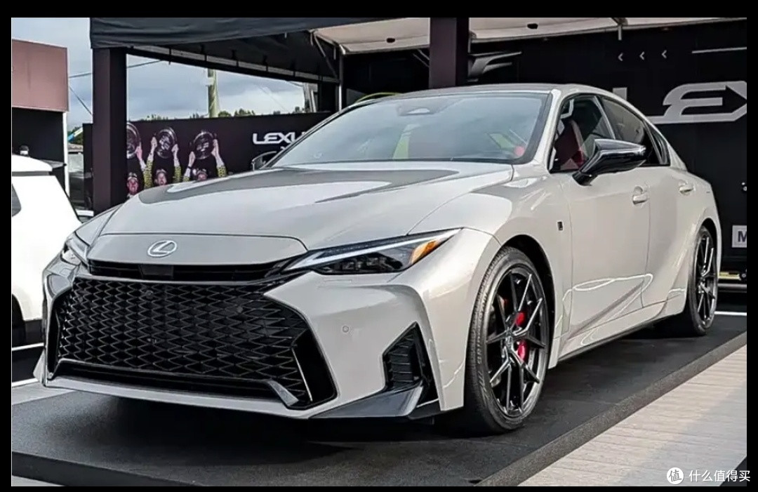 新款雷克萨斯IS改款解析，3.5T V6+电磁悬架，运动与豪华再升级？