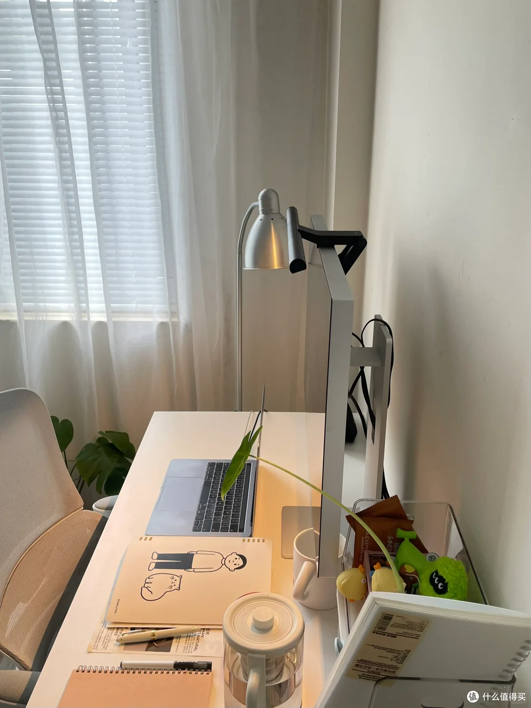 超薄显示器适用哪种挂灯?认准明基ScreenBar Pro首创非对称光型
