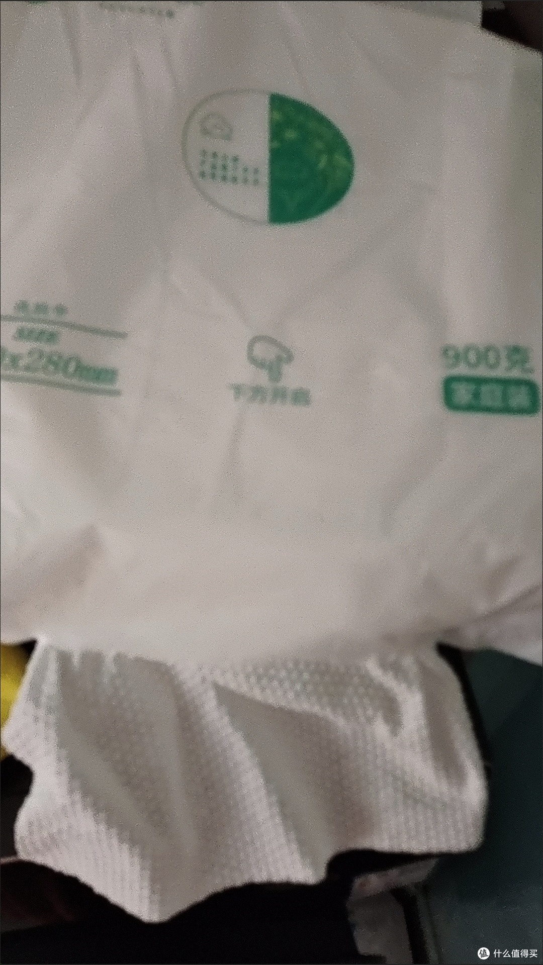 洗脸巾成分揭秘：这些残留化学物质要警惕