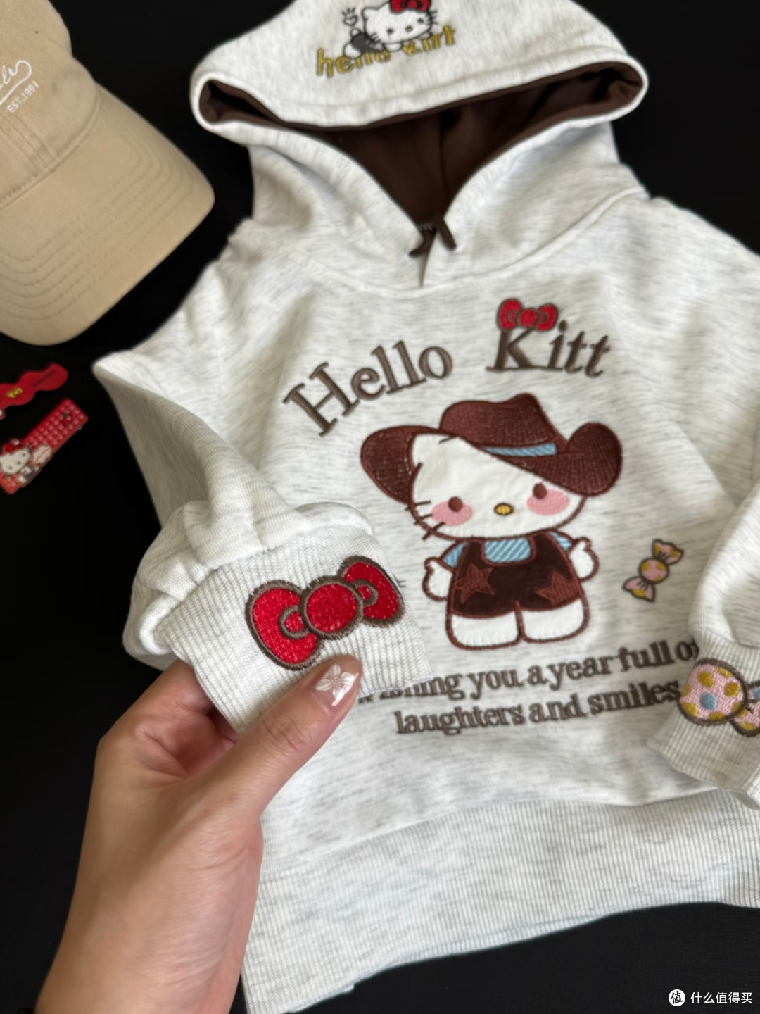 Hello Kitty棕灰连帽卫衣，可爱又实穿