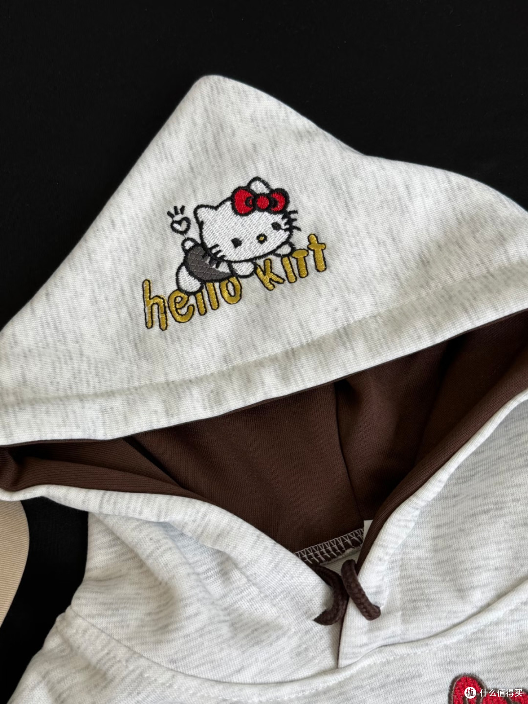 Hello Kitty棕灰连帽卫衣，可爱又实穿