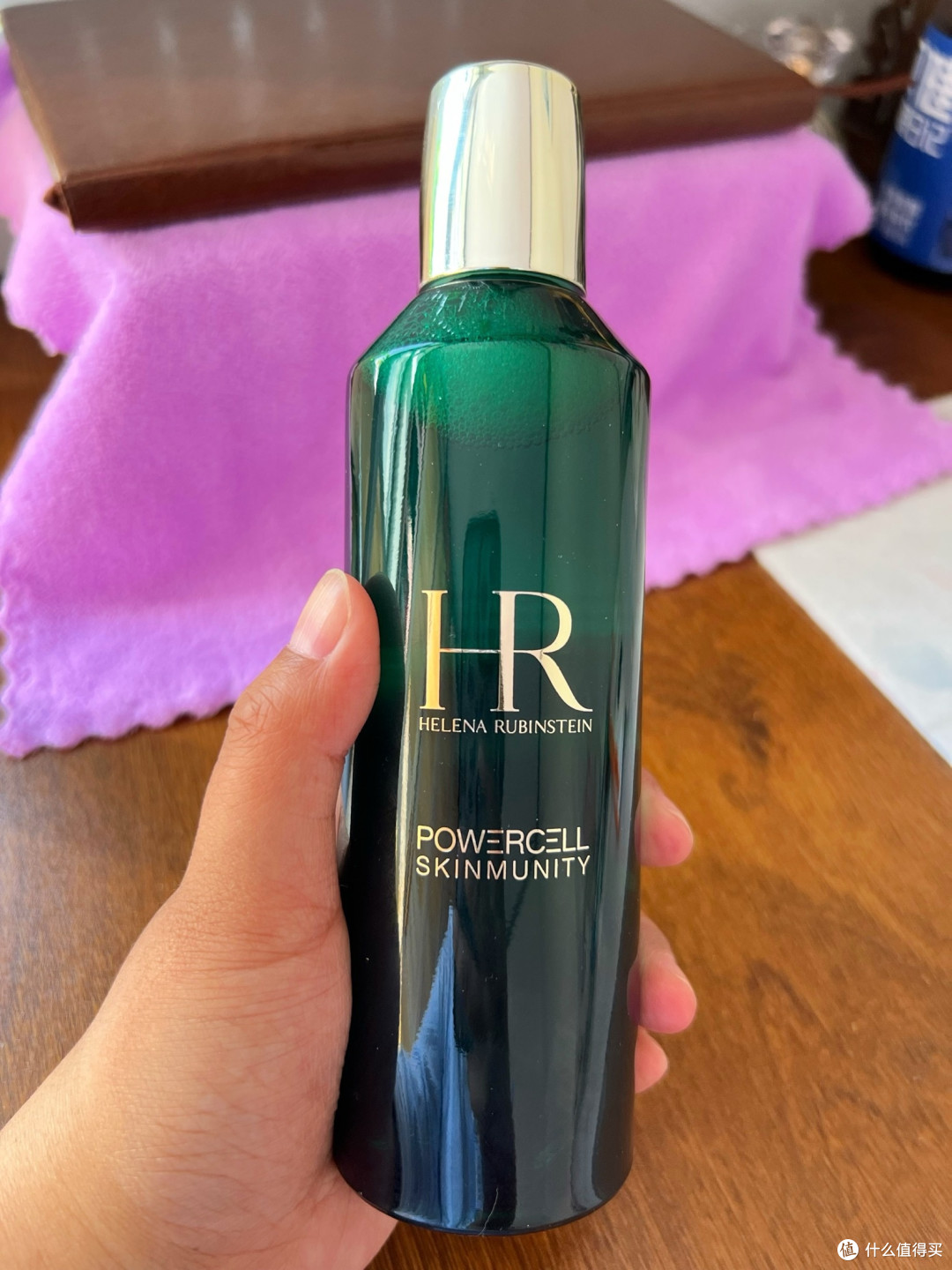 赫莲娜新肌水：精华前的理想选择