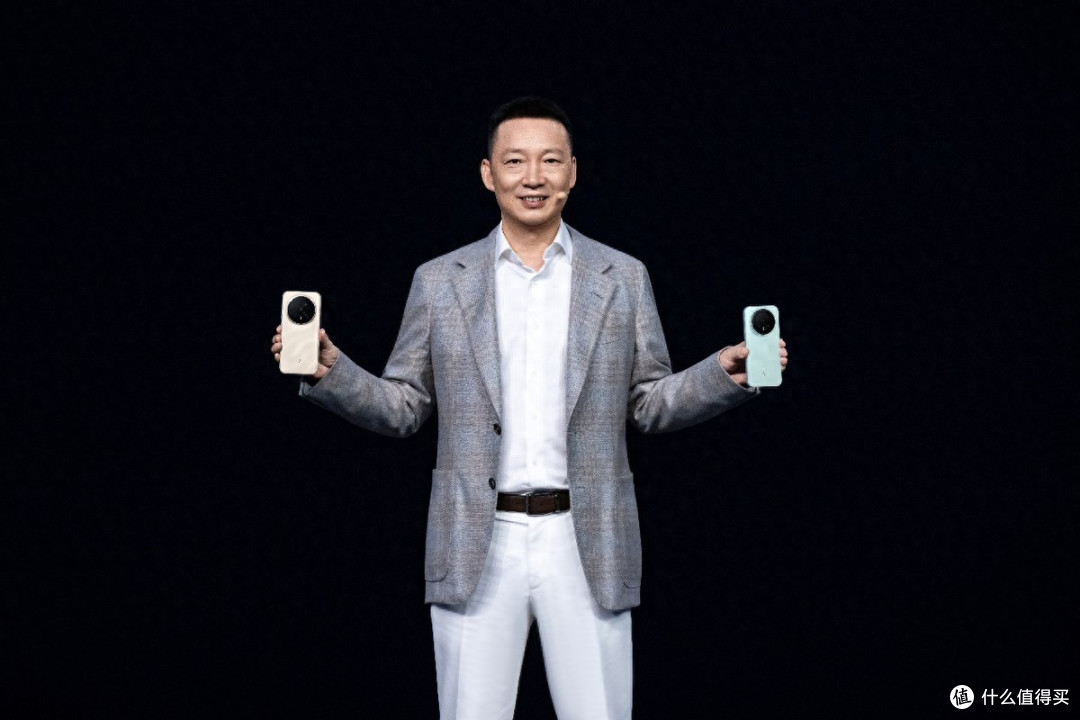荣耀Magic8系列正式发布 开启自进化AI原生手机时代
