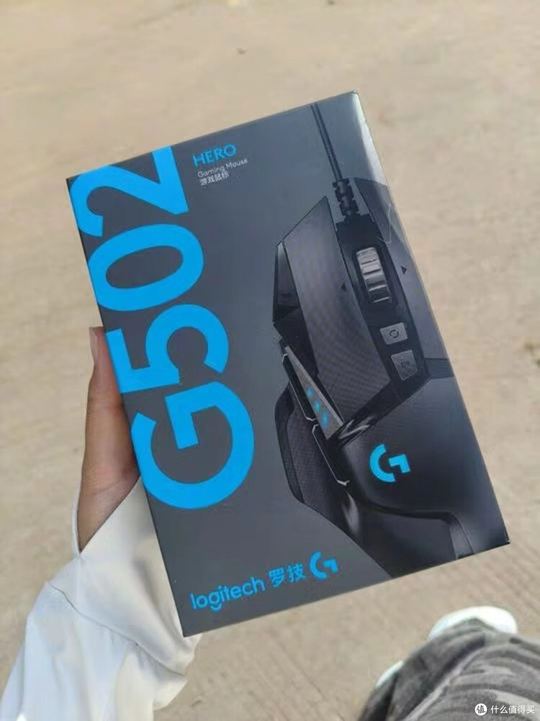 罗技G502 HERO：手感与性能的平衡之道