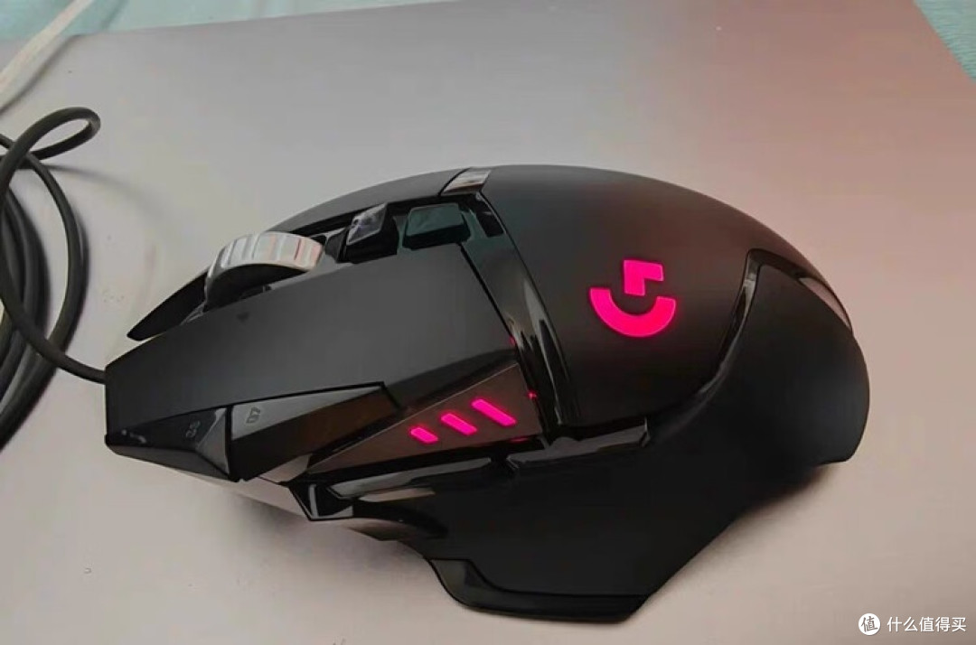 罗技G502 HERO：手感与性能的平衡之道