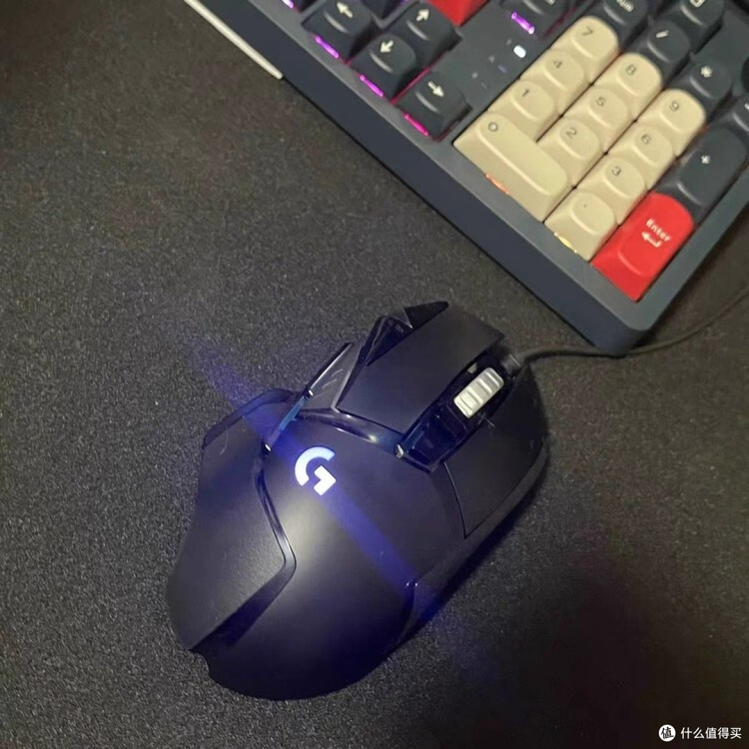 罗技G502 HERO：手感与性能的平衡之道
